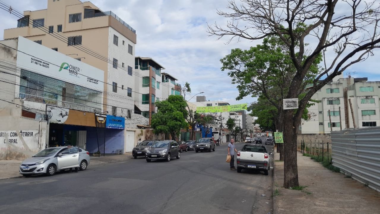 Comércio e moradia no Bairro Cabral